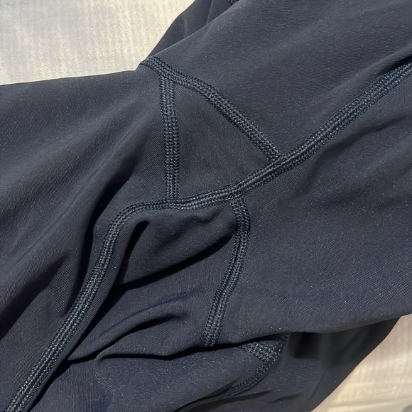 Like new pace rival navy. Size 8. 22” lululemon - Picture 3 of 3